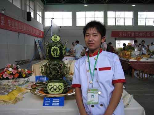 石家庄旅游学校烹饪聂立强(五福奥运西瓜灯)获07全国烹饪大赛金奖